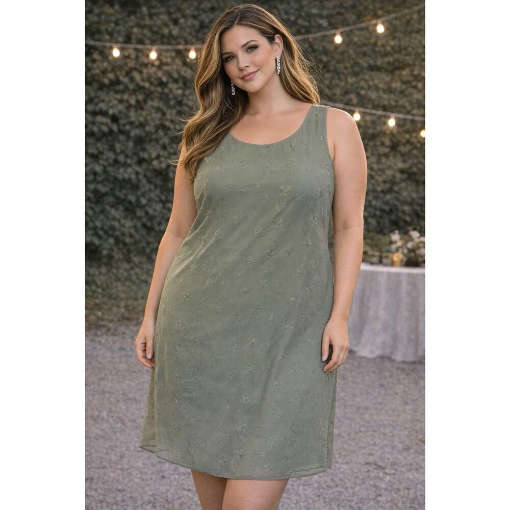 Villager Liz Claiborne Dress 2X Sage Green Sleeveless Shift Embroidered Midi